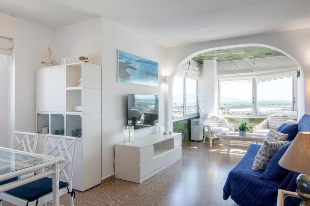 Bright Steps Away From The Apartment Mareny Blau