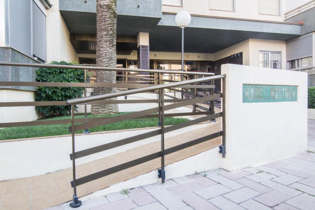 Bright Steps Away From The Apartment *